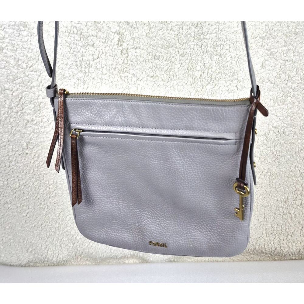 Fossil Pebbled Leather Crossbody Bag Gray Zip Pocket Key Charm Adjustable Strap - Picture 9 of 11